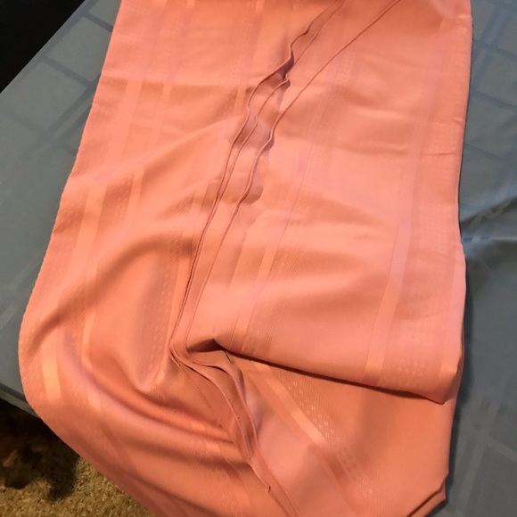 Tablecloth - Picture 2 of 2